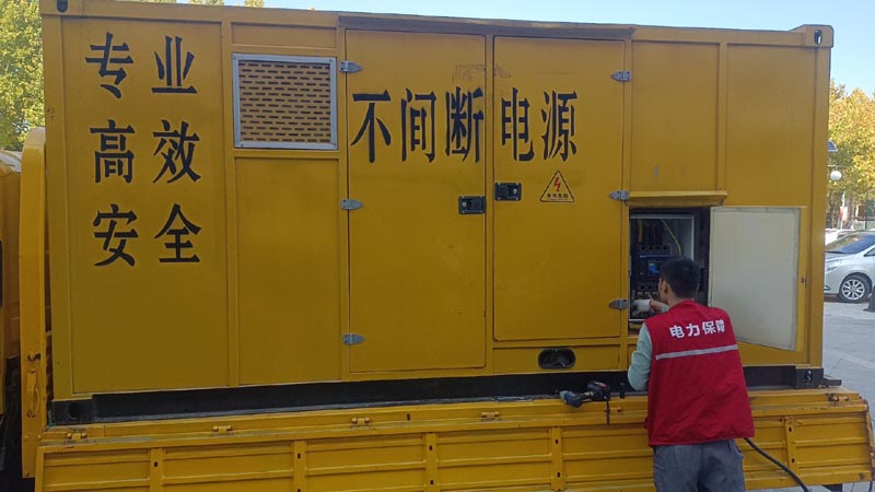 荣县柴油发电机组和UPS电源配合使用时，如何避免切换过程中的电力中断？